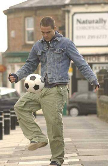 電影《一球成名》，描繪草根球員的足球夢，展現足球運動的魅力