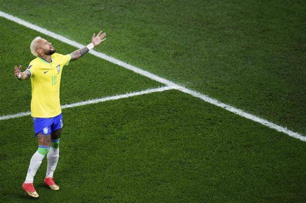 巴西4比1韩国，巴西队致敬贝利，门将神勇扑点击败日本队
