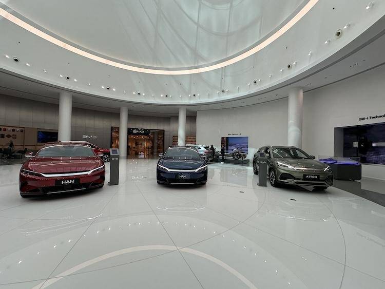 布加迪4S店，迪拜豪车市场上的新宠，中国汽车品牌受热捧