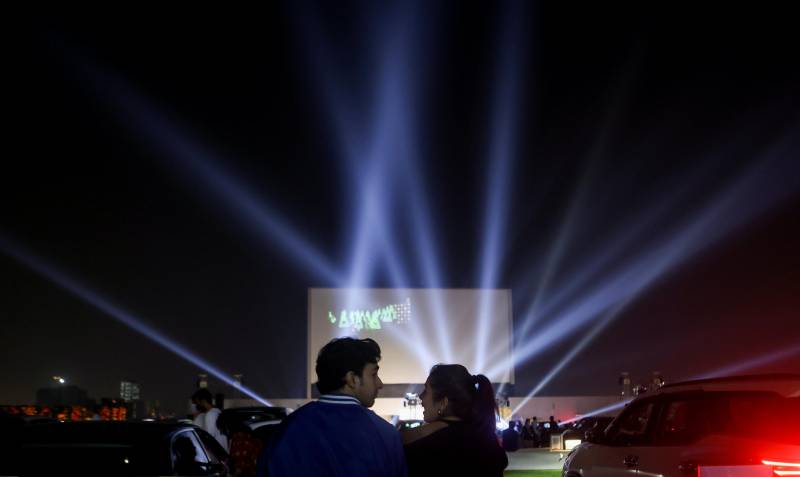 汽車電影院是什麽，印度新開業的汽車電影院