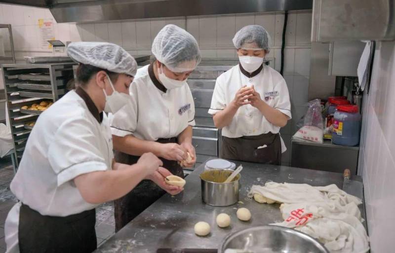 雞蛋灌餅爸爸受北大邀請，感恩分享校園美食之旅