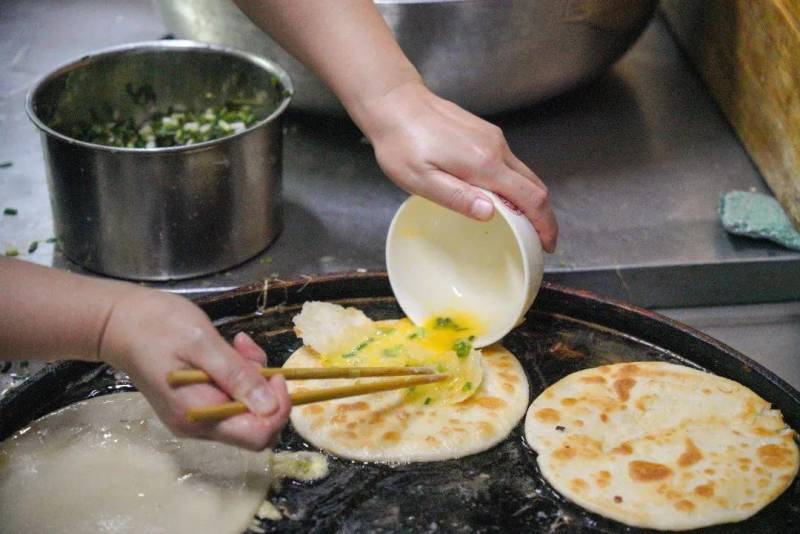 雞蛋灌餅爸爸受北大邀請，感恩分享校園美食之旅