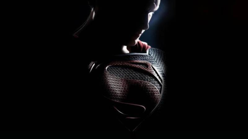《超人之钢铁之躯》，超凡能力与人类责任，铸就英雄之路