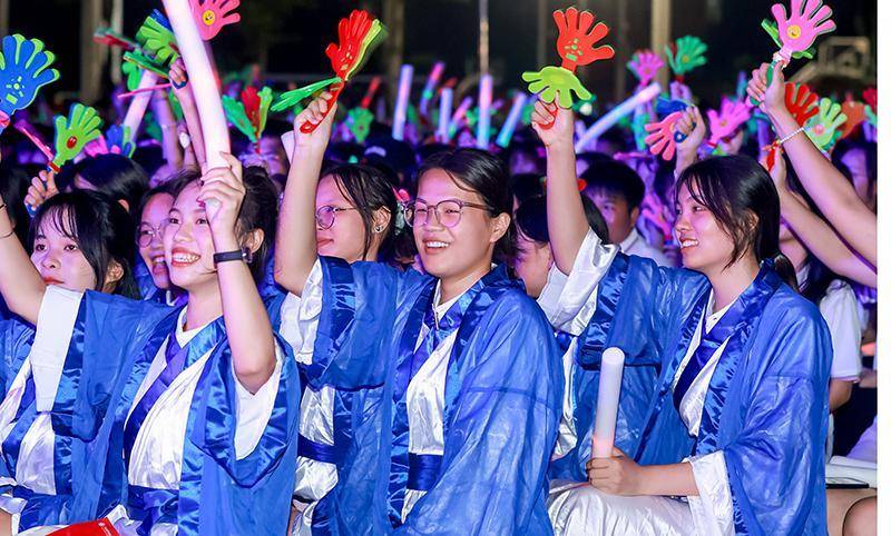 广西英华国际职业学院微博，2023新生开学典礼圆满成功