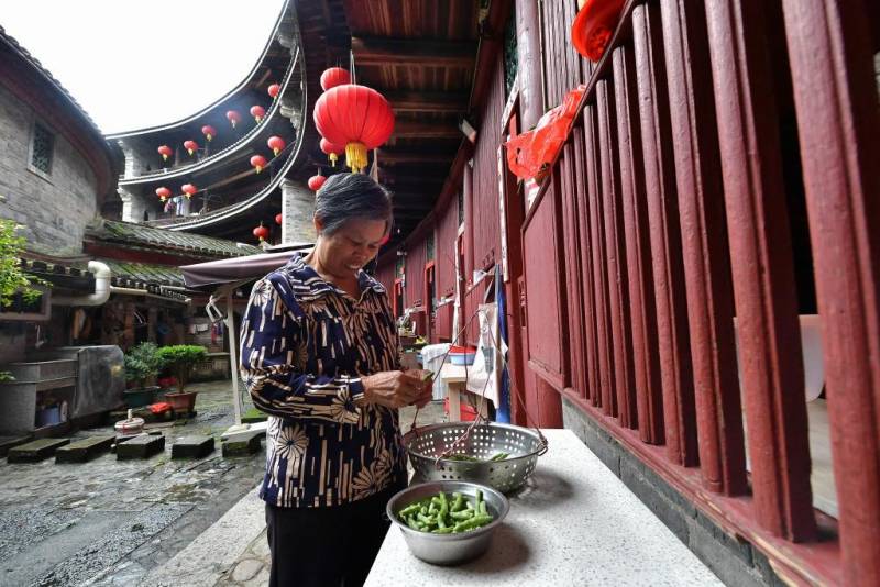 龙岩土楼，客家遗韵 山水间传承千年