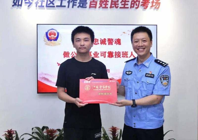 江囌警官學院的微博成爲警校招生新亮點！