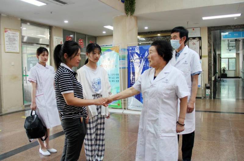 潍坊白癜风医院助力贫困患者重拾希望，爱心医疗助力追梦女孩