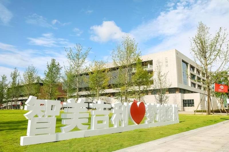 北京吉利大学荣登“中国民办高等学府20强”榜单，位列前十！