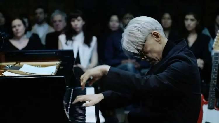 坂本龙一超话，永远怀念那个弹奏月光的钢琴诗人