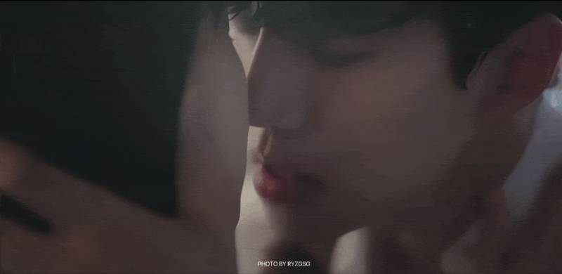 《高颜值雨中吻戏曝光，心动的瞬间，李俊昊林允儿甜蜜拥吻》