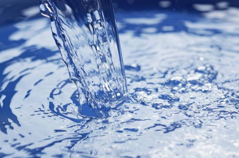 三款生命之水有何不同，水质差异对人体健康的影响