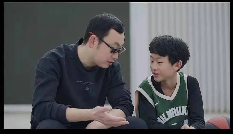 《小学生》MV，11岁昆明男孩吴晨睿展现校园生活