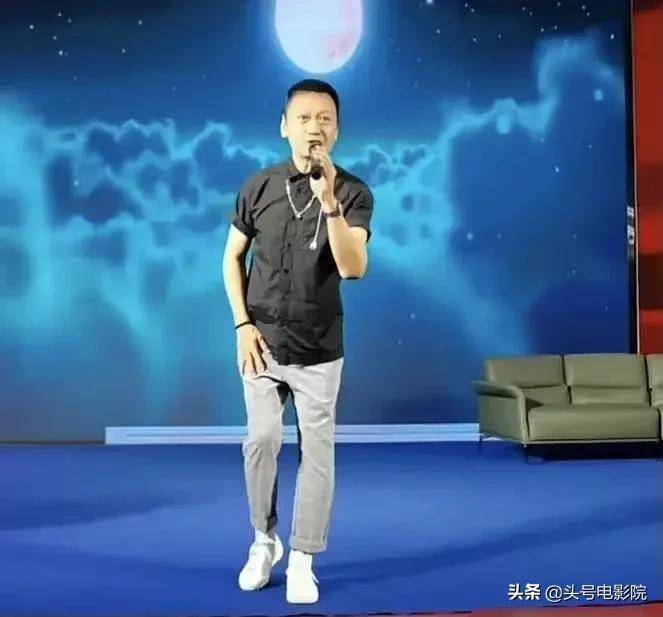 陶大宇的微博吸睛，58嵗過氣明星賣唱維生，師嬭殺手26年喫老本