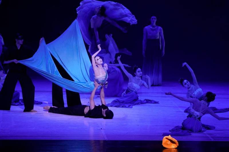 美人鱼造型《夏天》舞台惊艳，中芭上海夏日演出季携《红楼梦》《小美人鱼》重磅来袭