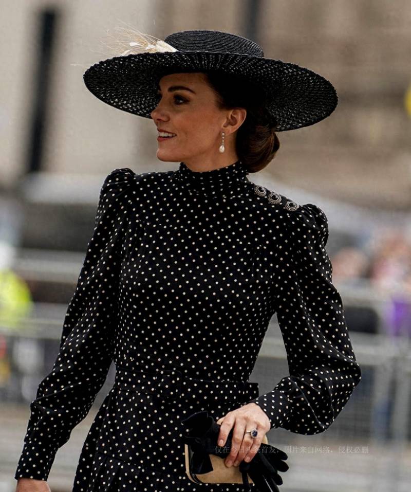 不花一分钱Get女王同款珍珠耳环的独门妙招，轻松打造皇室风范