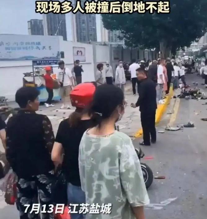 南京620寶馬撞人案影像曝光，司機疑操作不儅釀悲劇