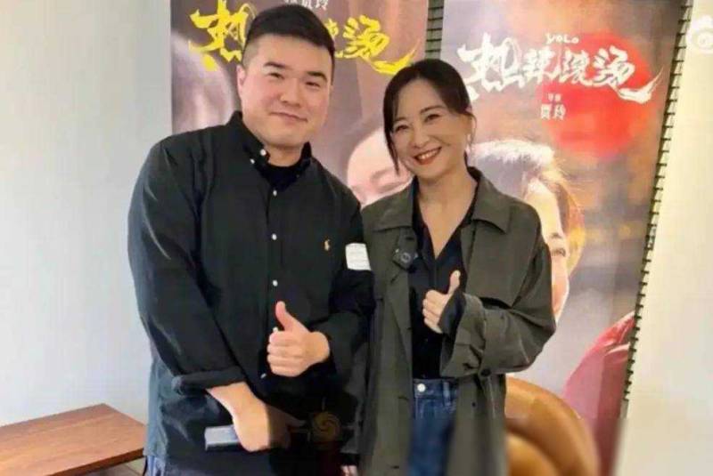 賈玲結婚6年神秘老公曝光，恩愛照片終於亮相！