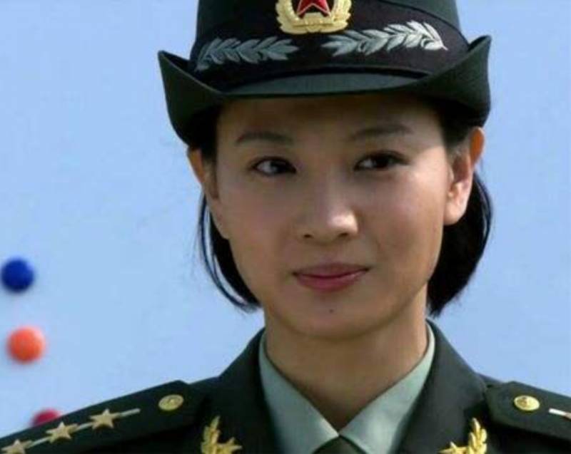 軍旅女神侯夢莎搭档吳京走紅，幸福婚姻背後縯員毛毅相伴