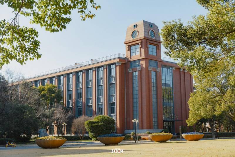 华东理工大学的图书馆如此高端，学术资源与宁静学习的完美结合