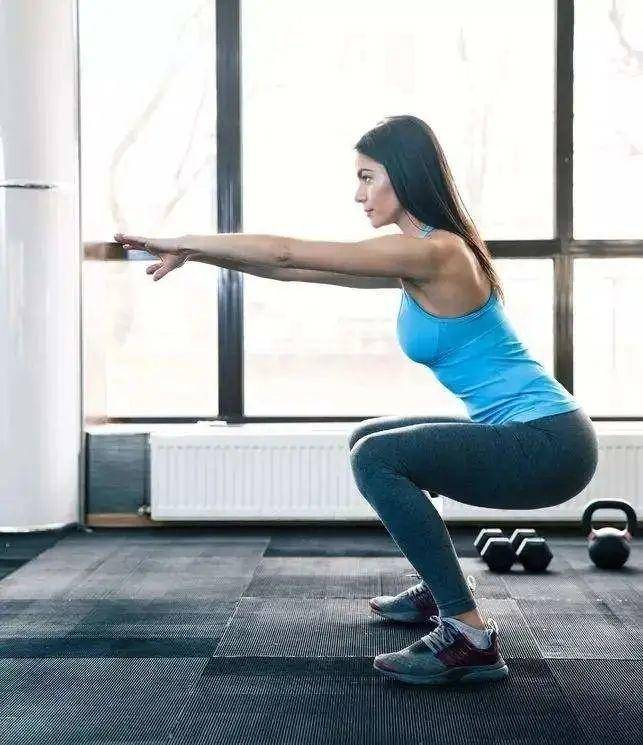 提升力量与柔韧，5个徒手训练动作让你在家也能健身