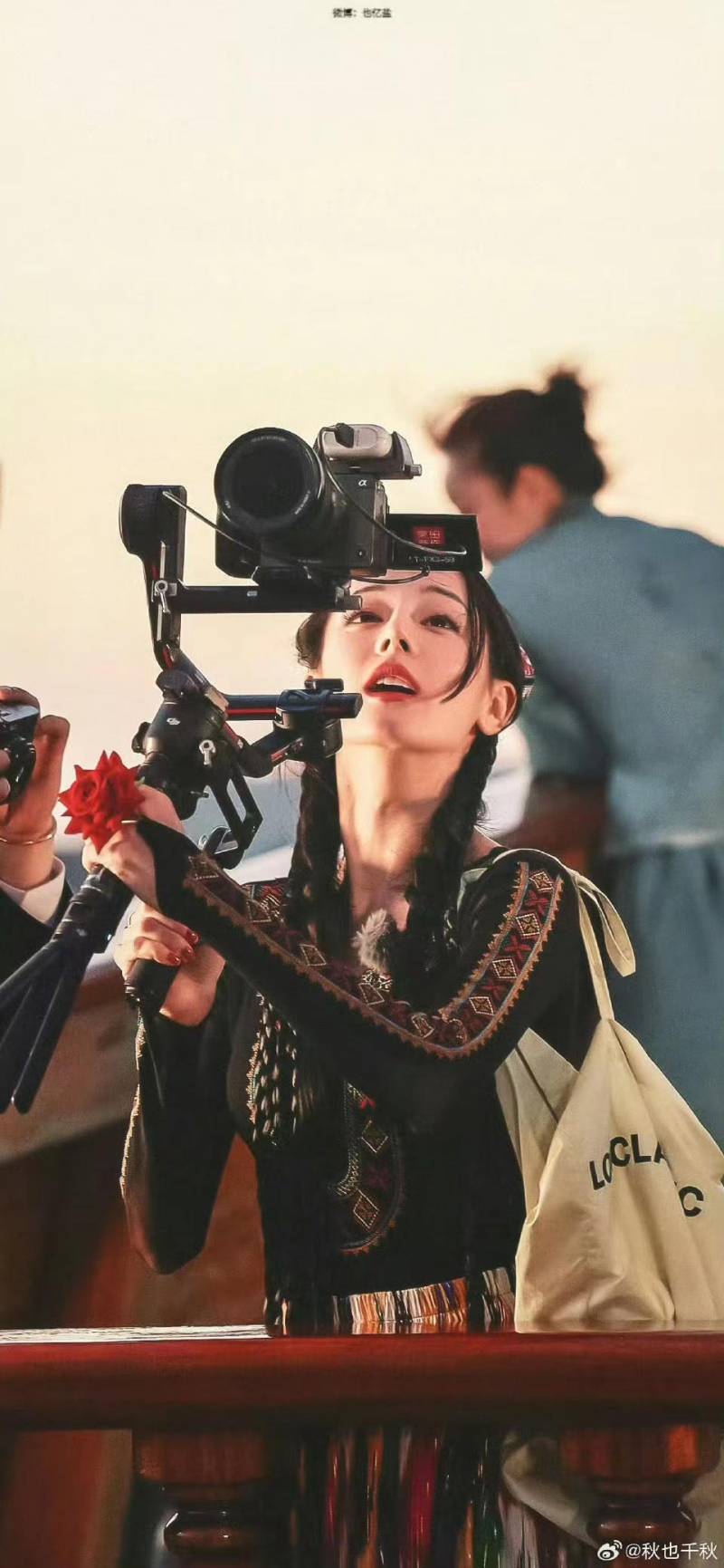 迪丽热巴迪力木拉提超话引关注，汪文斌分享新疆舞展现中国文化自信
