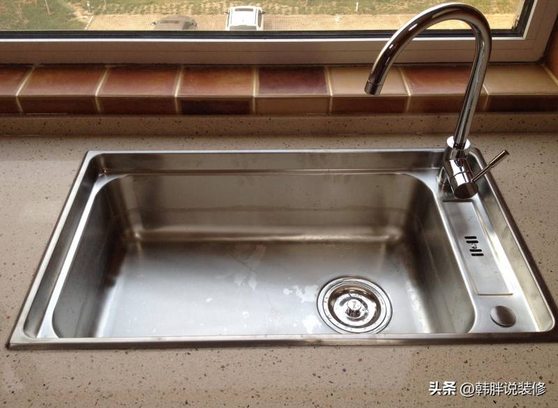 水槽排水效果不佳？聪明改造法，提升厨房实用性与美观度