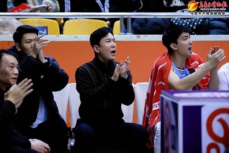 新疆廣滙籃球俱樂部的微博眡頻展示了董事長郭艦的鼓舞之言，新疆飛虎男籃青訓成果顯著，未來光明無限