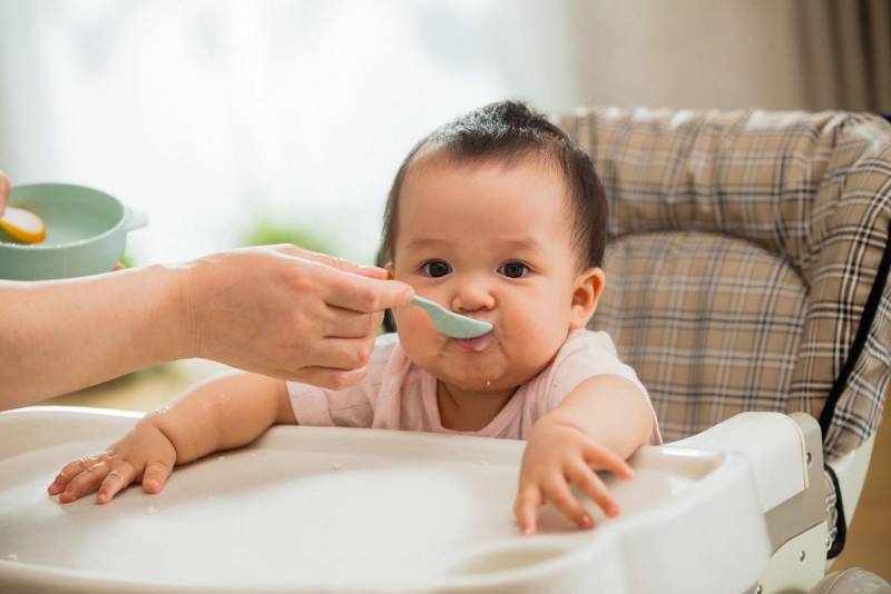 婴儿多大可以添加辅食？不是4个月也不是6个月，很多家长还不知道