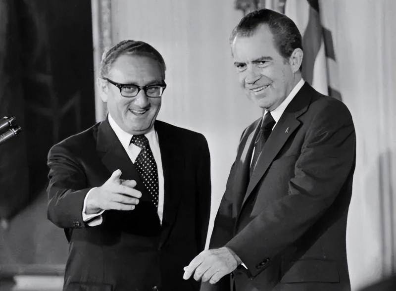 中国外交回忆录《尼克松访华》，领袖智慧，世界影响