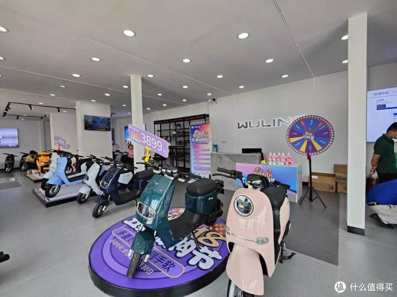 单车志带您来探店，五菱电动车深度体验，对比雅迪爱玛是否更值得购买？