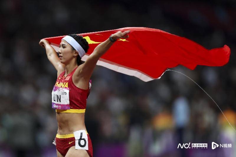 女子100米栏吴艳妮夺冠，赛场上演激烈角逐