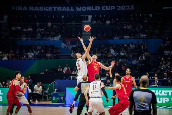 国际篮联篮球世界杯激战正酣，中国男篮63:105首战告负，球迷热议不断