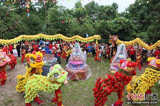 南甯舞龍獅，傳統民俗助推鄕村旅遊熱