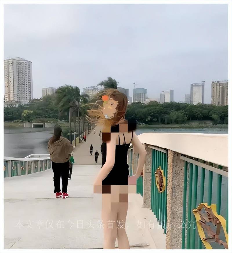 南宁女子街头拍裸照引争议，多个地标处拍不雅照辣眼睛