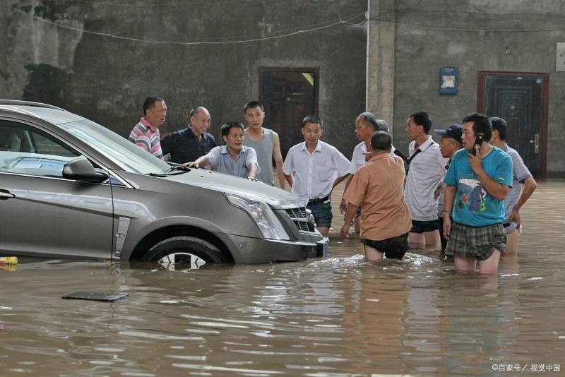 天灾车险保险公司赔吗，洪水退去后汽车损失谁来买单？