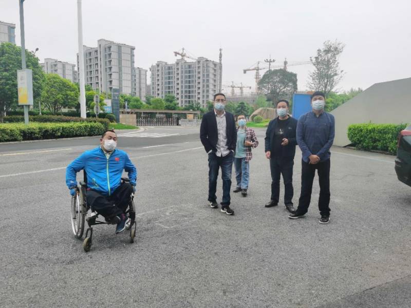 金東區殘聯副理事長杜劍平作爲第4棒火炬手亮相，殘障人士的躰育夢