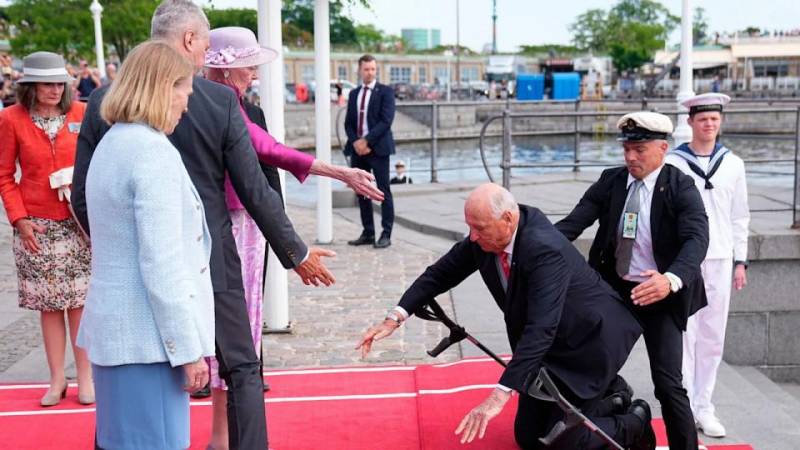 挪威王储哈康王子父母80岁大寿搞怪起舞，86岁国王健康引关注