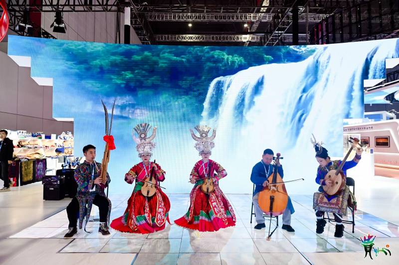贵州省文化和旅游厅的微博，“红飘带”亮相长三角文博会，贵州冬季旅游再添热度