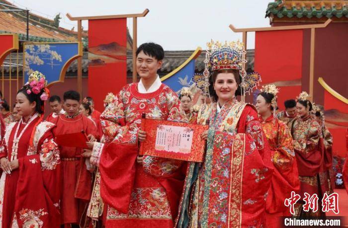 中国婚礼传统与现代交融，沈阳市国风集体婚礼引领潮流