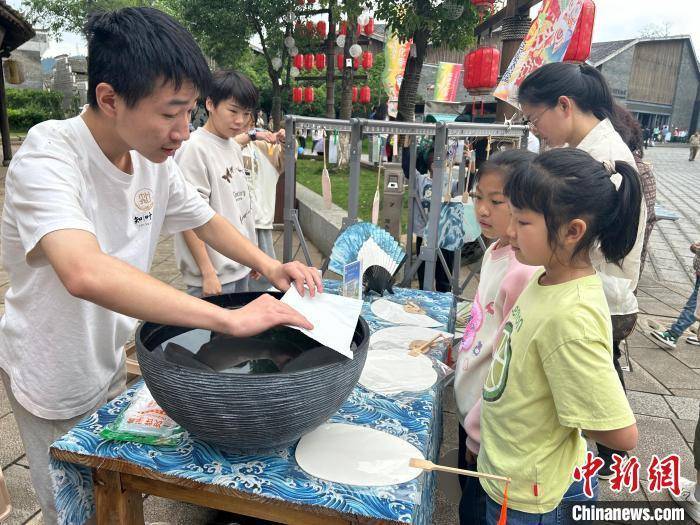 吉州窑景区，五一假期传统非遗文化盛宴吸引游客