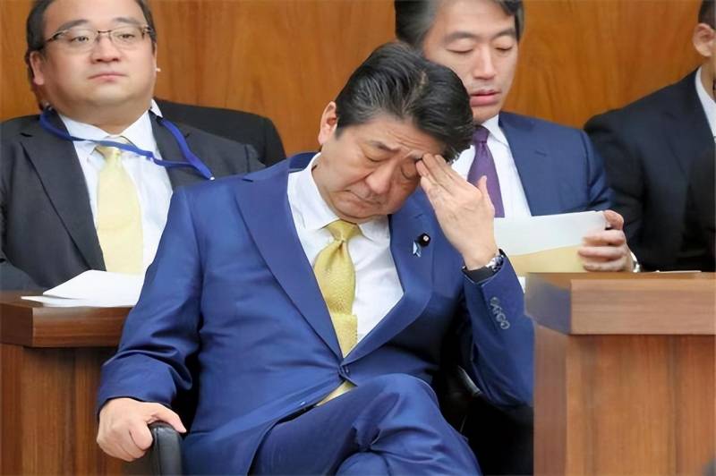 安倍晋三什么时候卸任，日本民众对他的评价如何