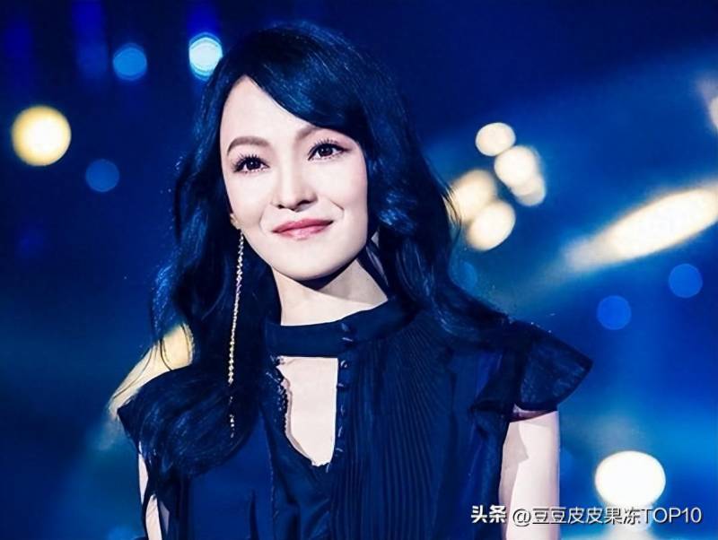周杰伦蔡依林同台为萧敬腾颁奖，萧敬腾在台湾省最爱国艺人中排名第三。