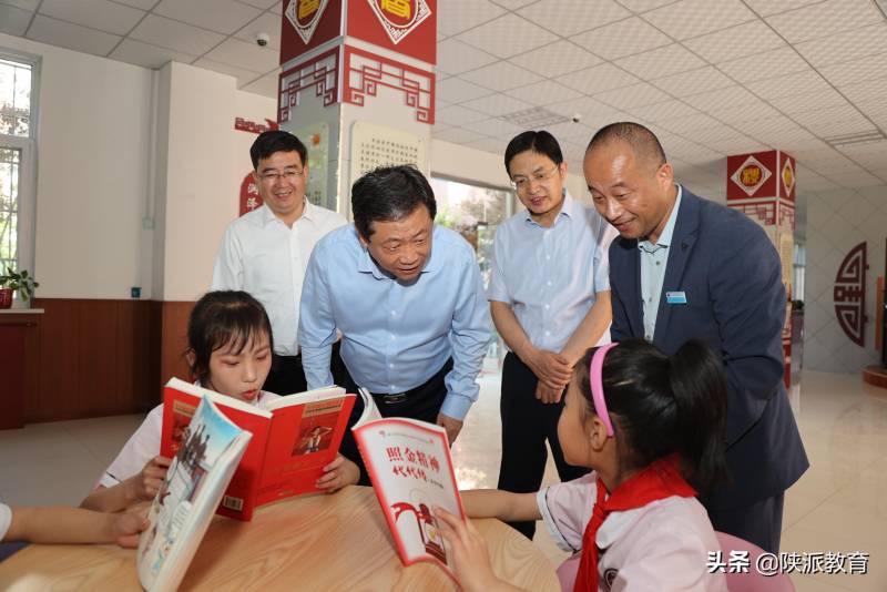 中国教师研修网重庆项目部献礼祖国，庆共和国华诞 办满意教育
