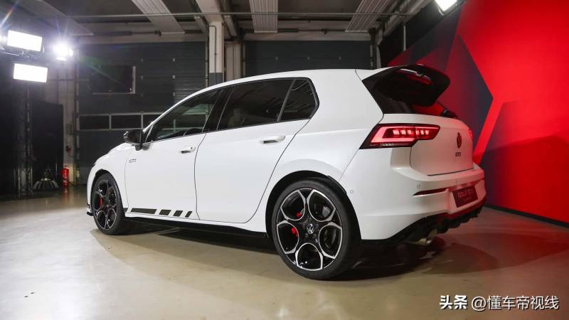 高尔夫GTI性能版亮相，400马力，3秒破百，全新高尔夫GTI Clubsport实拍！