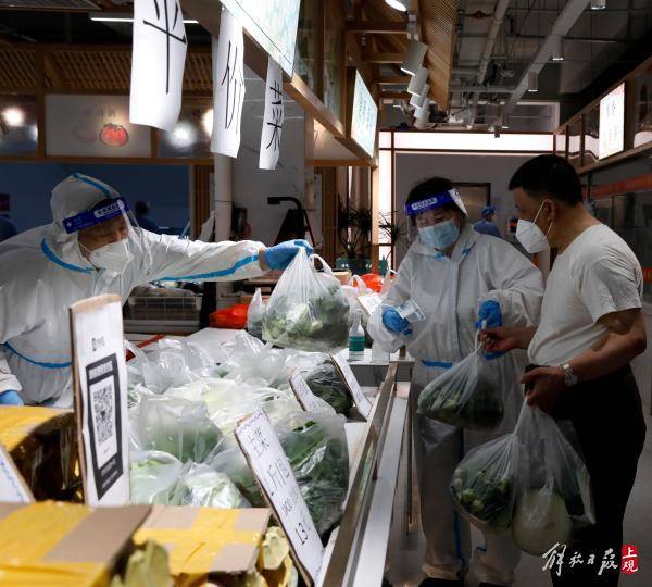 上海普陀中心城区部分菜场复市 市民生活逐步回归正常