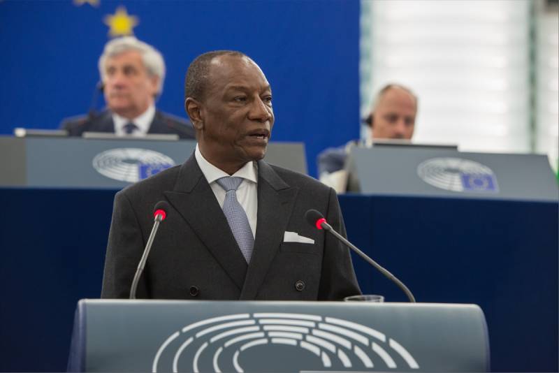几内亚总统据称被叛军扣留，军方宣布接管政权