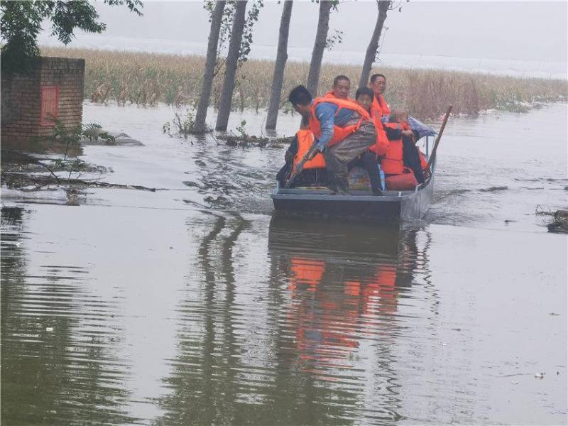 陕西大荔遭受强降雨侵袭，23.9万人受灾，49.1万亩农田被淹