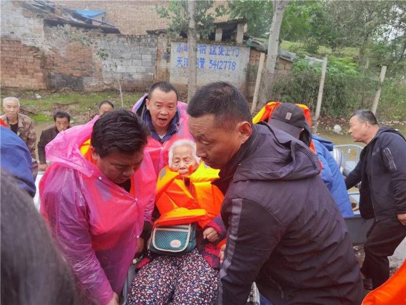 陕西大荔遭受强降雨侵袭，23.9万人受灾，49.1万亩农田被淹