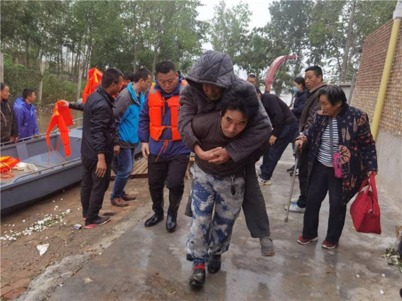 陕西大荔遭受强降雨侵袭，23.9万人受灾，49.1万亩农田被淹