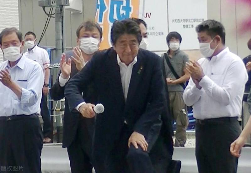 安倍晋三被刺杀的深层原因，日本政治的脆弱性与领导人的安全感